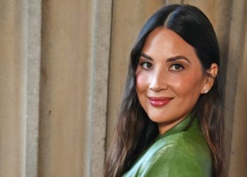 Olivia Munn had a clear mammogram and no symptoms of breast cancer. A 2-minute online test led to her diagnosis at 43.