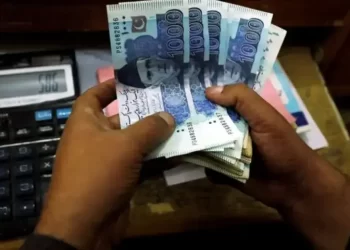 PM Shehbaz welcomes Bloomberg’s report as Pakistan’s default risk falls sharply