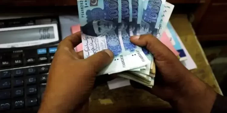 PM Shehbaz welcomes Bloomberg’s report as Pakistan’s default risk falls sharply