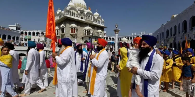 Pakistan Grants Visas to 2,100 Indian Sikh Yatrees for Religious Celebration