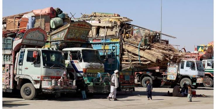 Pakistan Resumes Afghan Transit Trade After 10 Day Suspension Under New Ce@sefire Agreement