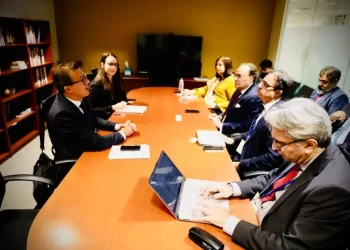 Pakistan plans to extend debt maturity to reduce refinancing, interest rate risks: Aurangzeb