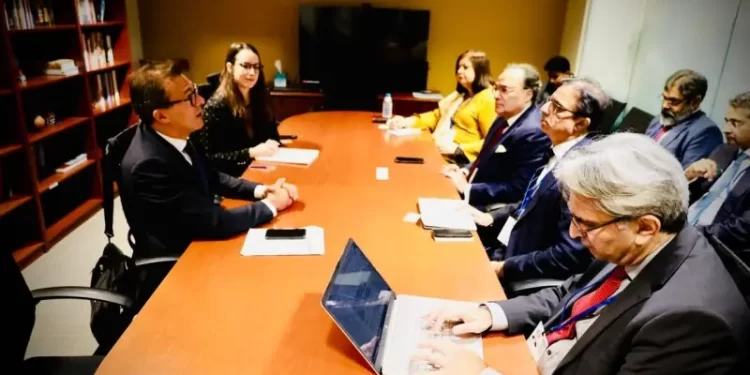 Pakistan plans to extend debt maturity to reduce refinancing, interest rate risks: Aurangzeb