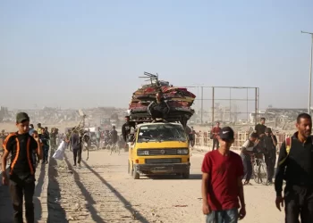 Palestinians return to devastated Gaza City as truce holds