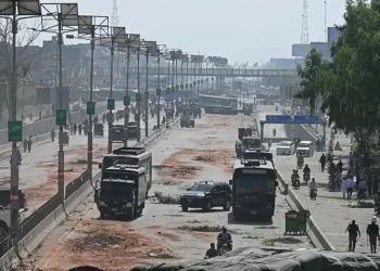 Police say protesters dispersed in Muridke; SHO martyred, 3 TLP workers killed in clash