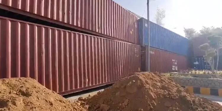 Roads blocked, mobile internet services suspended ahead of TLP protest in Islamabad