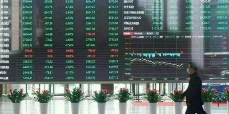 Shanghai stocks scale 10-year high as chip, AI firms jump