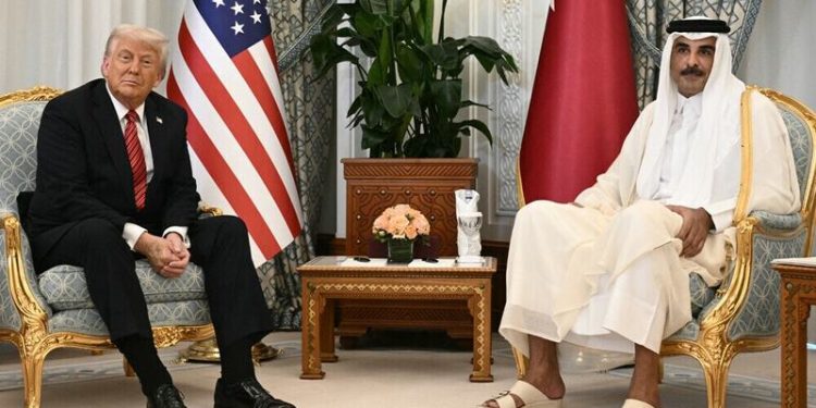 Trump meets Qatar leaders on way to Asia