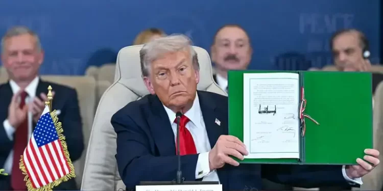 Trump signs ceasefire document with mediators: Last Israeli hostages swapped for Palestinian detainees