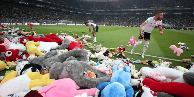Turkish Football Fans Throw Toys Onto Field for Palestinian Children