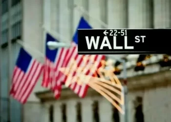 US stocks fall as markets monitor trade tensions