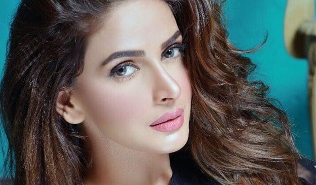 photo instagram saba qamar