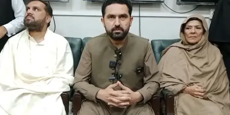 Aleema files contempt plea against Adiala jail superintendent after repeatedly being denied meeting with Imran