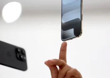 Apple CEO forecasts holiday quarter iPhone sales that top Wall Street estimates