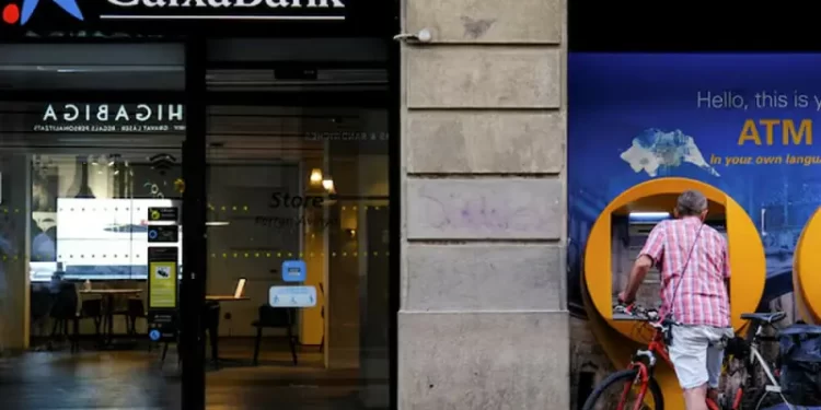 Caixabank’s Q3 net profit falls 8% from same period in 2024