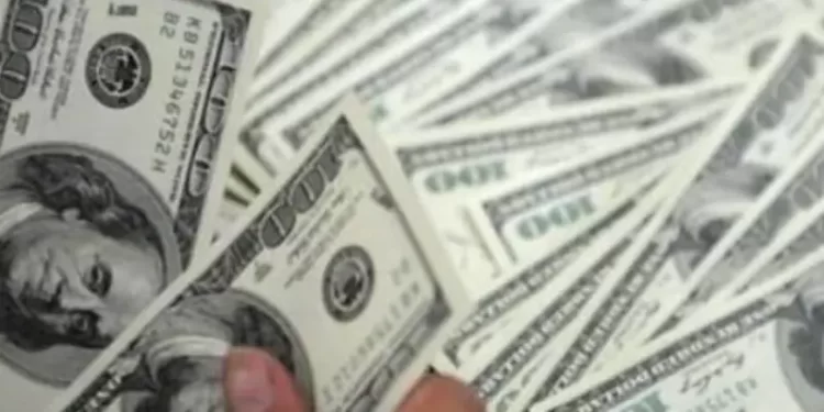 Dollar on defensive as data show cracks in US jobs market