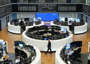 European shares recover as US rate-cut hopes lift sentiment; Ukraine talks in focus