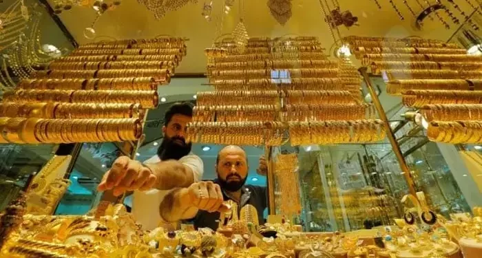 Gold price gains Rs5,300 per tola in Pakistan