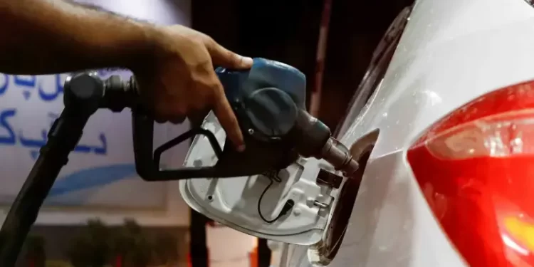 Govt keeps petrol price unchanged, hikes high-speed diesel by Rs6