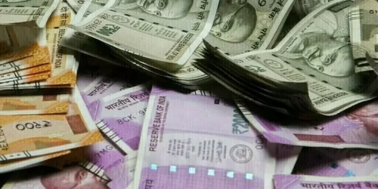 Indian rupee poised to hold firm despite softer risk tone and dollar strength