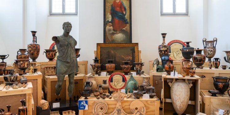 Italy Returns 5,000-Year-Old Artefacts to Pakistan