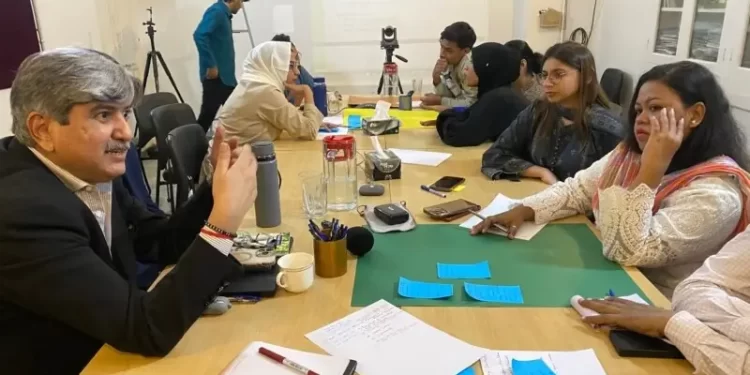 Karachi stakeholders float, debate solutions to city’s solid waste woes