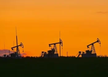 Oil prices dip after surge as markets eye US government reopening