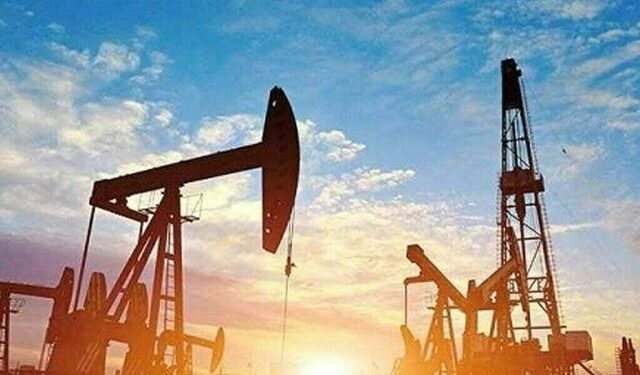 Oil prices drop 2pc to one-month low