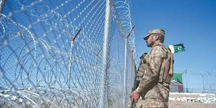 Pakistani diplomat, Afghan governor meet to ease bilateral tensions