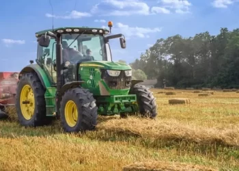 Rawalpindi farmers: High-power green tractors distributed