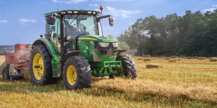 Rawalpindi farmers: High-power green tractors distributed