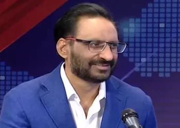 Riding Two Boats: Javed Chaudhry’s Digital Titanic