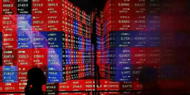 Souring mood sets tech stocks on weekly drop