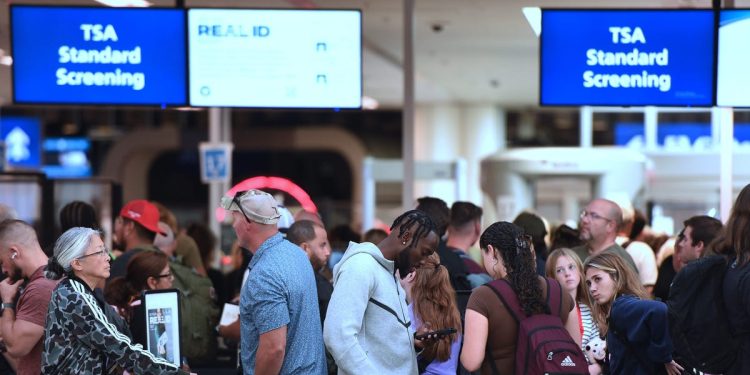 TSA agents 'who served with exemplary service' during the shutdown to receive $10,000 bonuses