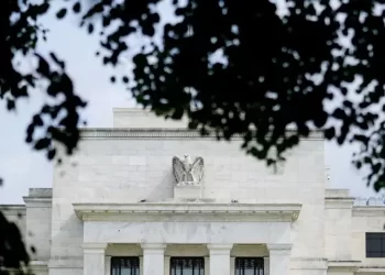 US Fed official defends easing of bank oversight as concerns mount