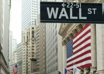 US stocks rise to open holiday-shortened week