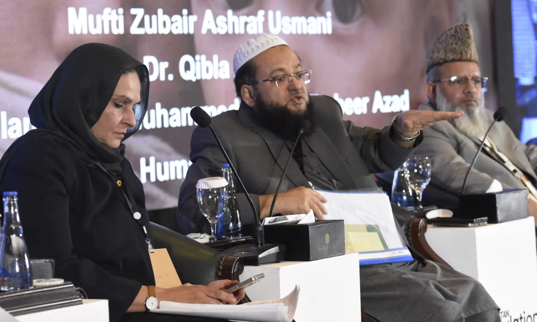 Jamia Darul Uloom Vice President Mufti Zubair Ashraf Usmani speaks at the summit. — Tanveer Shahzad / White Star
