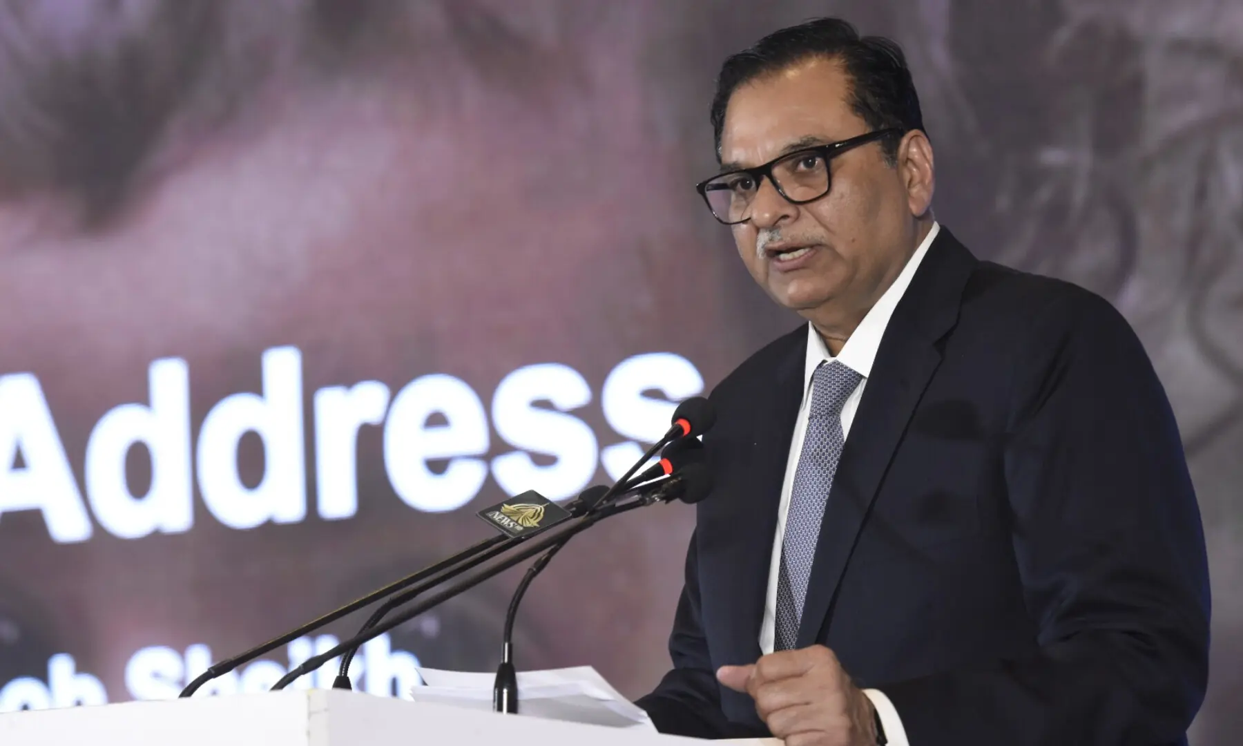 Ministry of National Health Services secretary Hamed Yaqoob Sheikh speaks at the summit. — Tanveer Shahzad / White Star