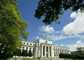 Divided Fed lowers rates, signals pause and one 2026 cut as growth rebounds