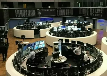 European shares end holiday-shortened week near record highs