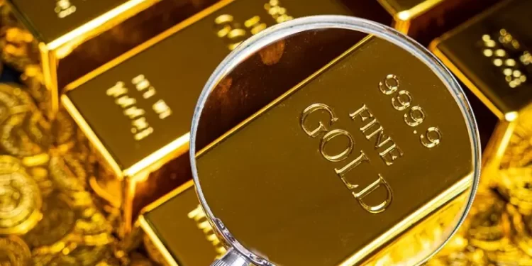 Gold price drops by Rs900 per tola in Pakistan