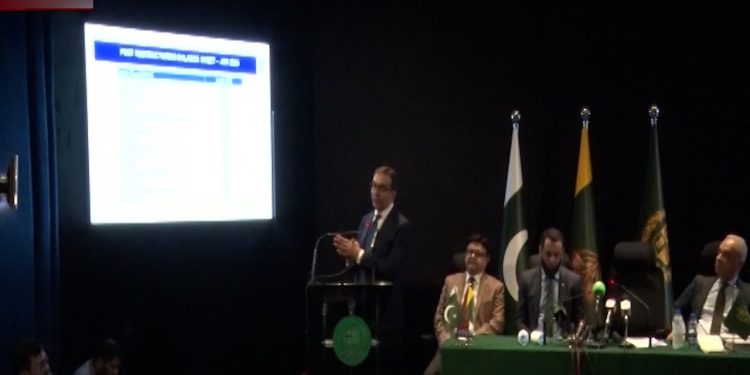 Govt defends PIA privatisation, pegs deal value at Rs55bn