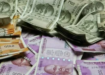 Indian rupee to edge lower at open, bearish tilt persists on weak flows