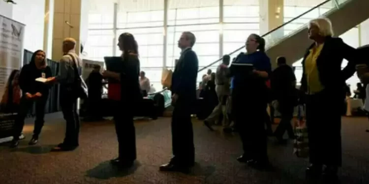 Italy October jobless rate falls to 6.0%, 75,000 jobs created