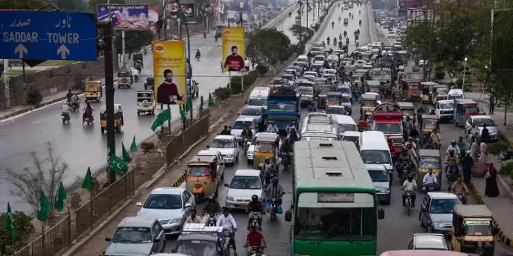 JI to intensify protest against accidents in Karachi involving heavy vehicles despite e-challans