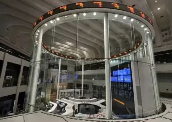 Japan’s Nikkei slips to 3-week low on tech sell-off over AI-business outlook