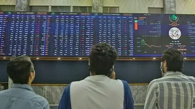 KSE-100 crosses 175,000 level in early trade