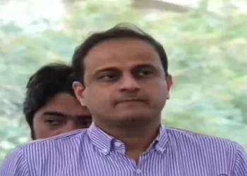 Karachi mayor urges people to avoid politicisation after child drowns in open manhole