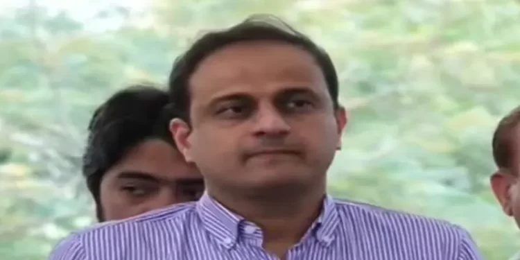 Karachi mayor urges people to avoid politicisation after child drowns in open manhole