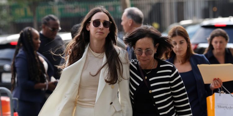 Martinis, seafood, and a plastic cup: The zany expenses at the center of JPMorgan's latest dispute with Charlie Javice